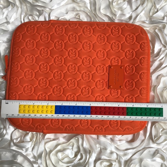 Michael Kors Tablet Case - Picture 10 of 13